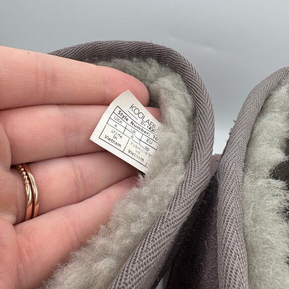 Koolaburra by Ugg Koola Short Grey Shearling Boots, size 8 W - Picture 6 of 8
